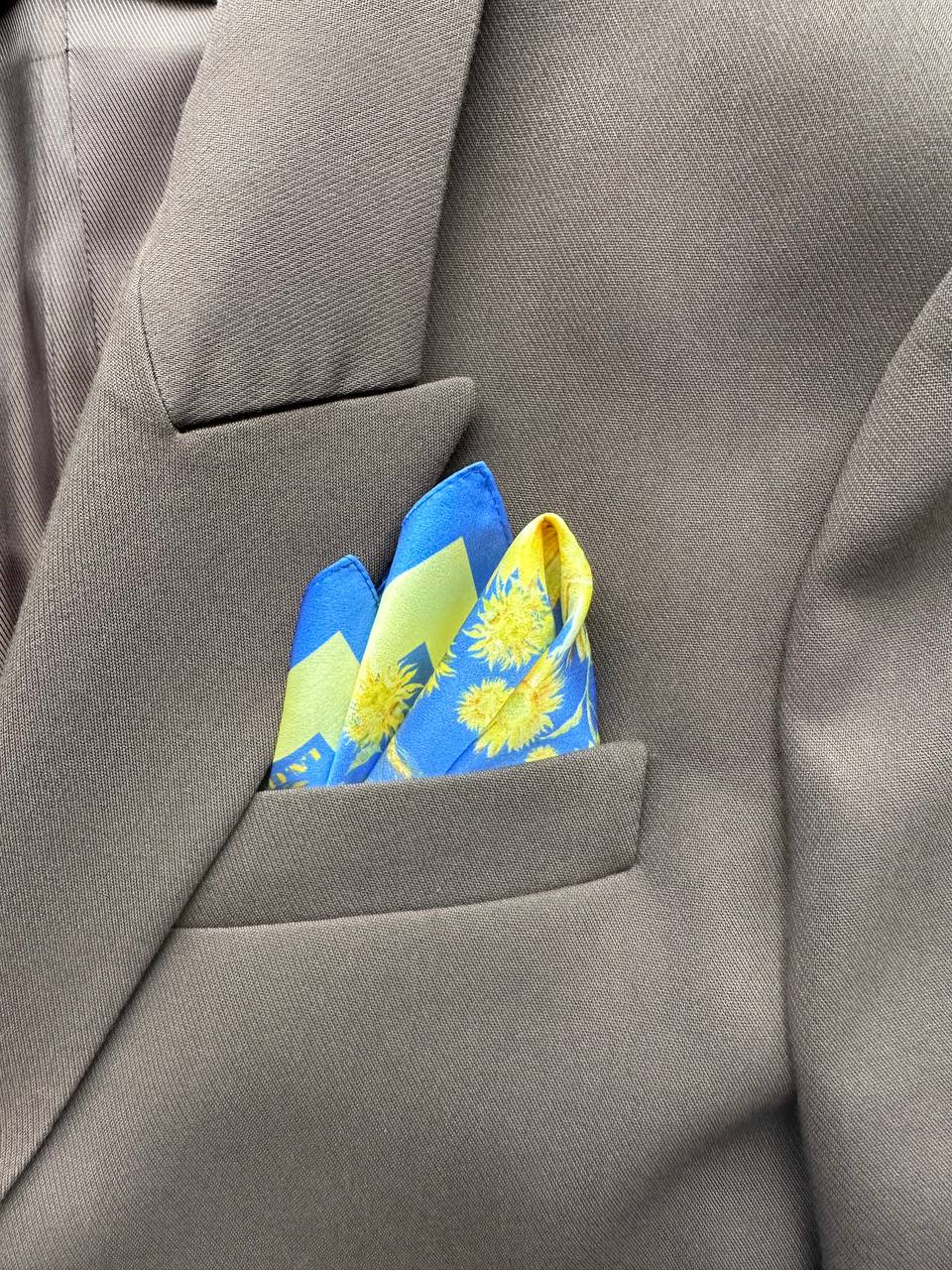Хустинка паше "Україна" синя з соняхами - Image 2