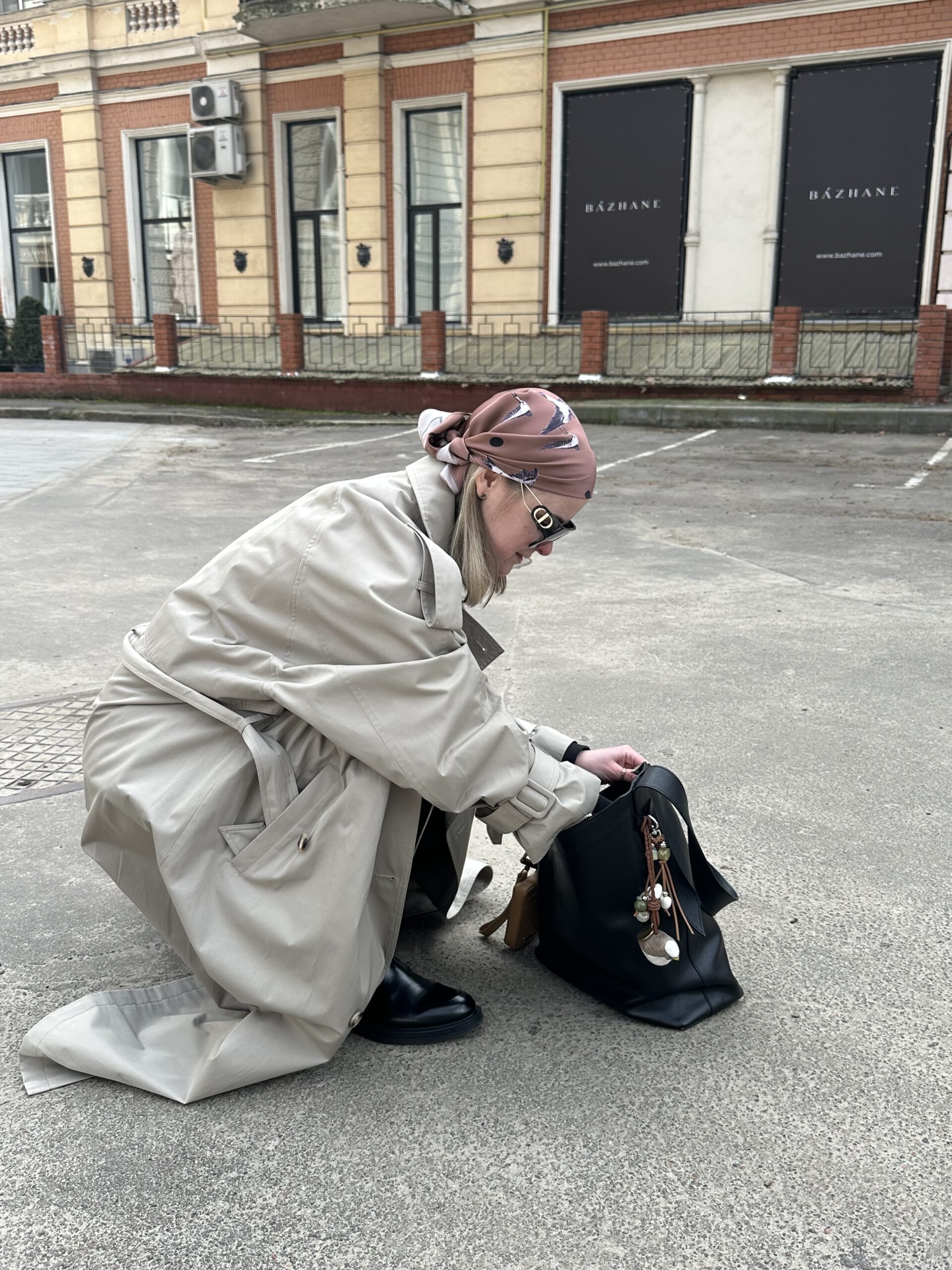 Шовкова бандана "Ластівки в саду" - Image 4